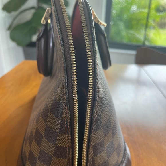 Louis Vuitton “DAMIER EBENE ALMA PM bag! Perfect condition. - Picture 8 of 10